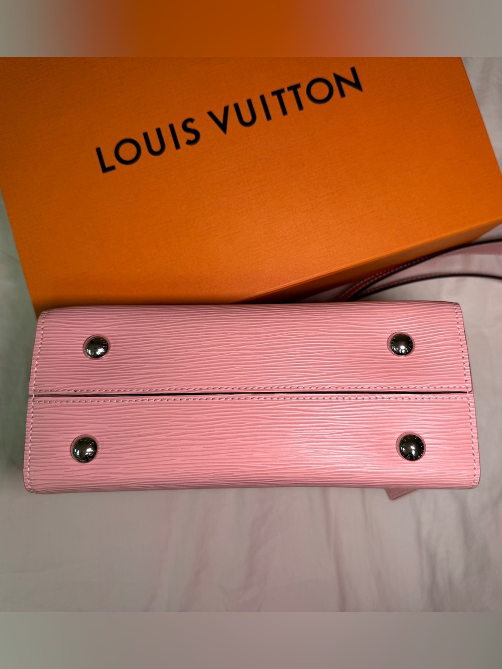 Louis Vuitton Grenelle PM in Rose Ballerine Epi Leather - Picture 5 of 16
